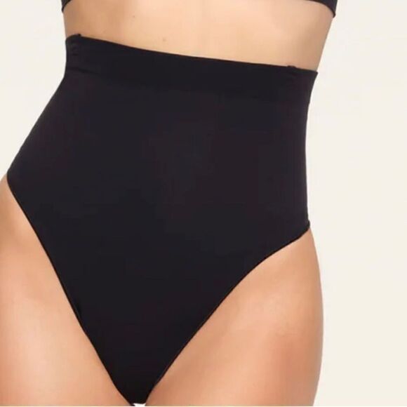 ✨ NWT Skims High-Waisted Thong Onyx Power Mesh Size Small - Picture 1 of 9